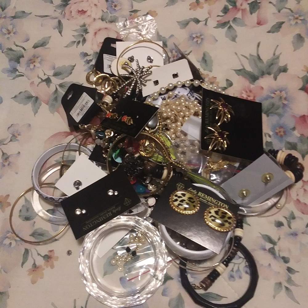 Resellable jewelry lot